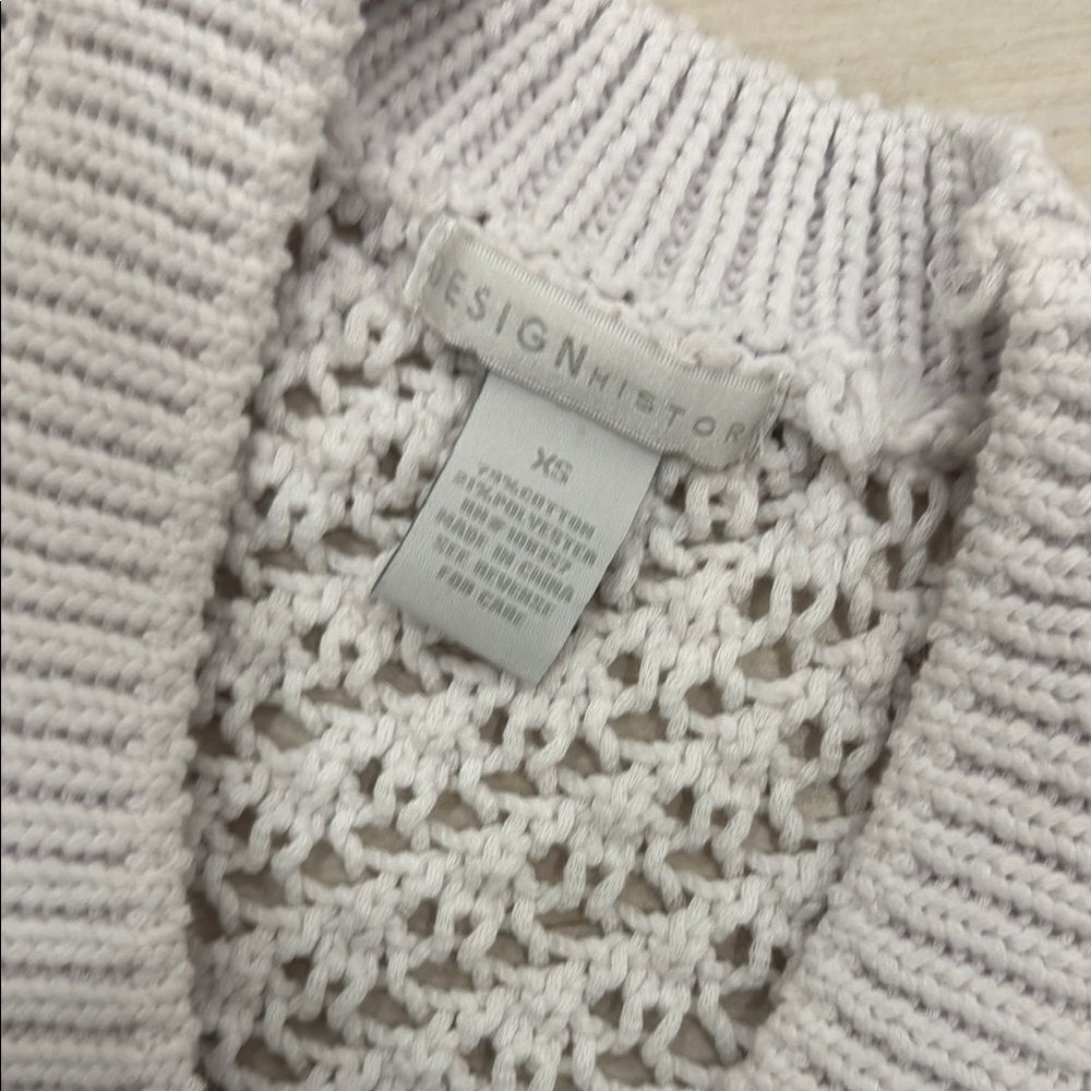 Design History White Button-Up Women's Cardigan - Picture 3 of 12